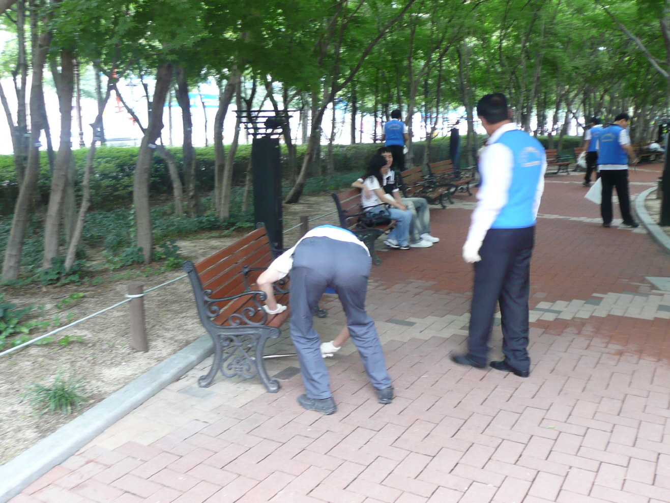 깨끗한 공원 만들기 활동...