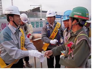 건설현장 근로자 어버이날...