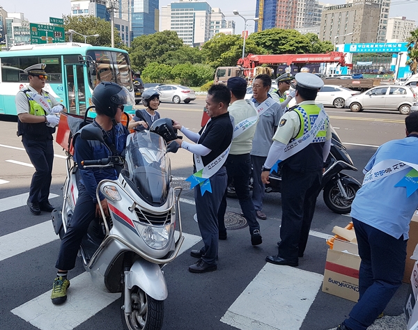 [제주] 이륜차 배달원 ...